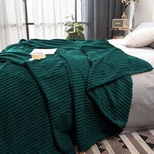 SOGA Dark Green Throw Blanket – Soft Cozy Warm Blanket for Bed, Sofa & Couch